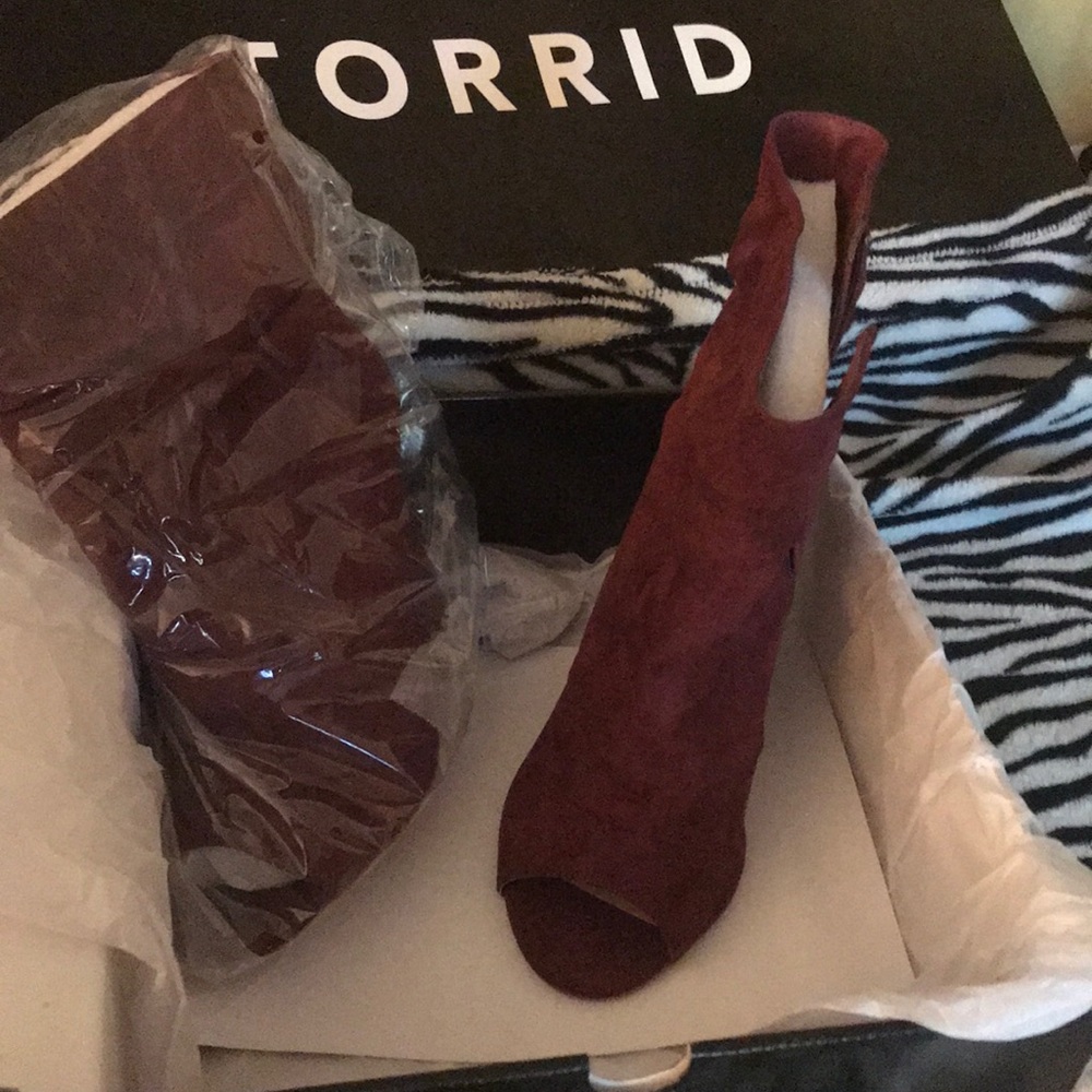 Wine scrunch peep toe wedge